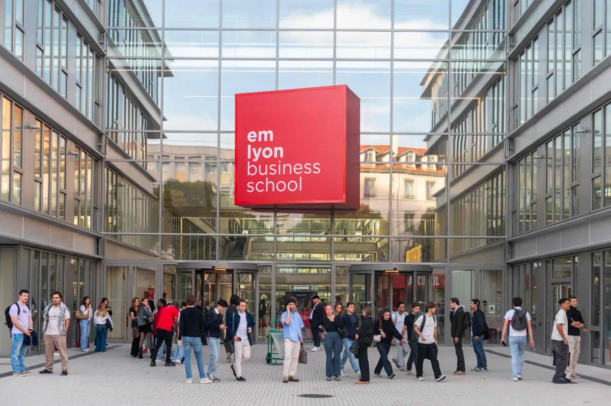 Qui sommes-nous ? - emlyon business school Qui sommes-nous ? - emlyon business school