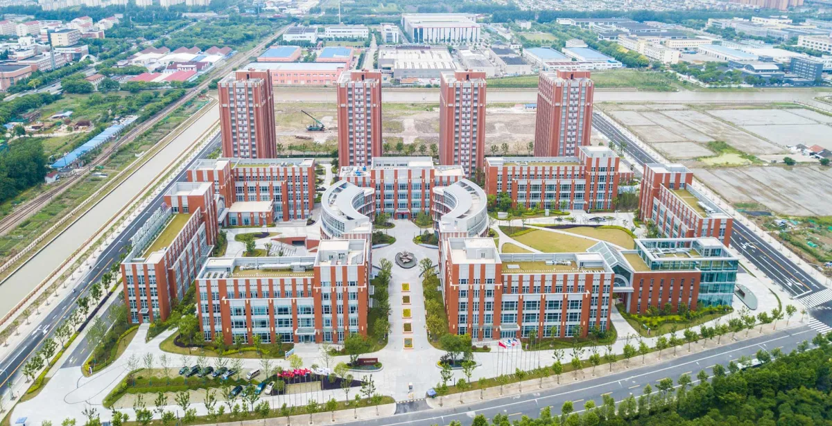 Campus de Shangai - emlyon business school Campus de Shangai - emlyon business school