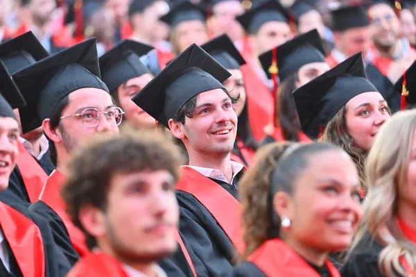 24-emlyon-diplomes 24-emlyon-diplomes