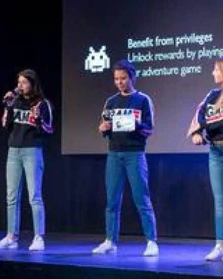Trois étudiantes du Programme Grande Ecole, Lea Thieblemont, Nelly Seiglan et Emeline Cazat