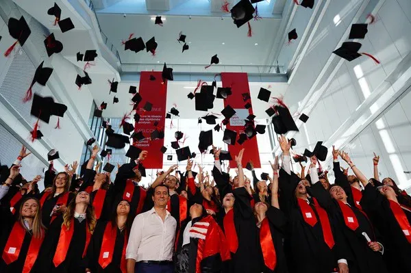remise-diplome-emlyon-24 remise-diplome-emlyon-24