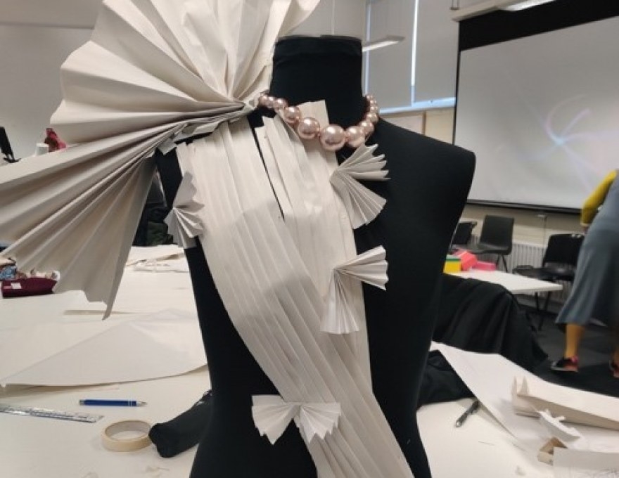 Mannequin-dressing