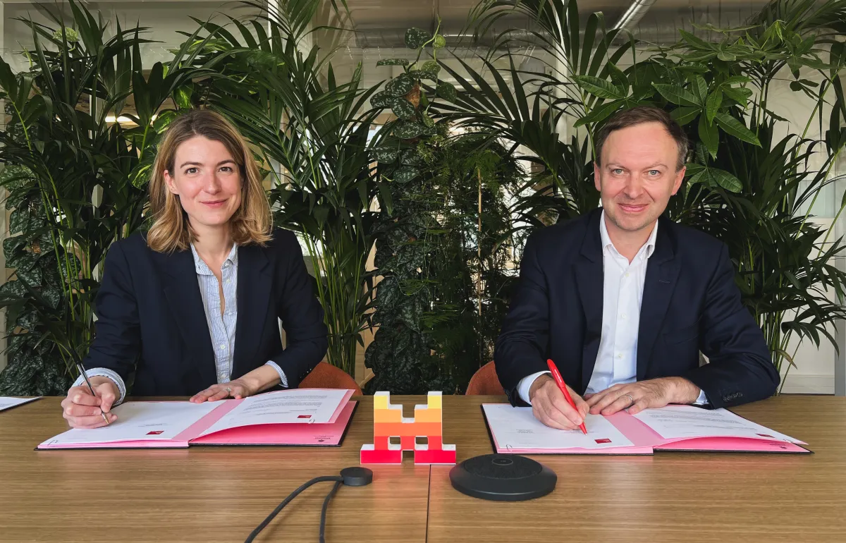 Signature partenariat emlyon business school et Mistral AI