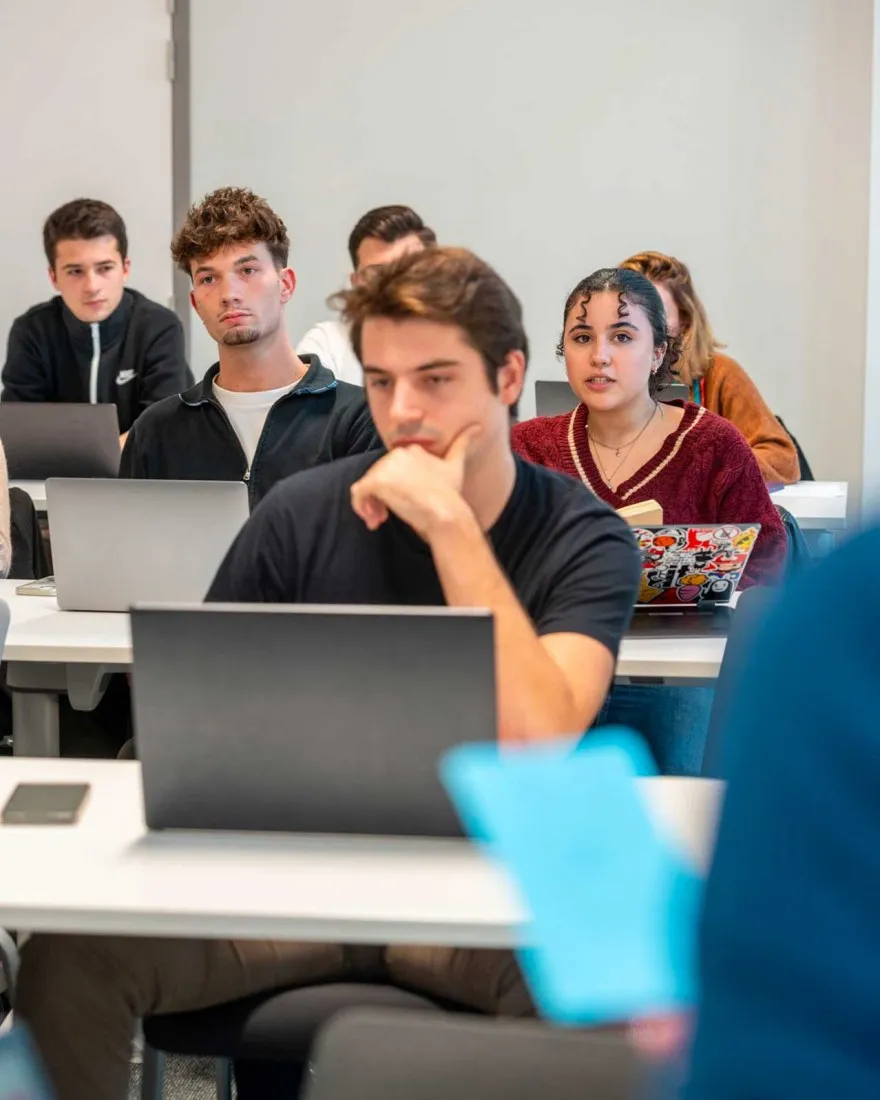 emlyon étend sa gamme de programmes Master 1