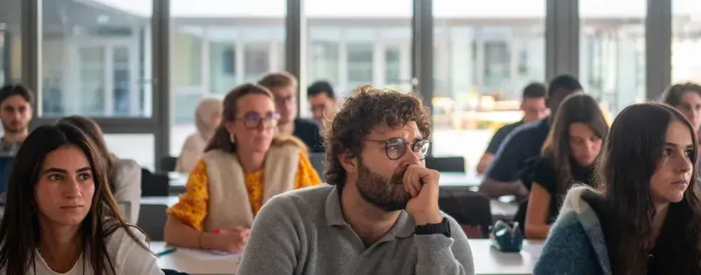 Nos programmes de formation en santé - HITS, emlyon