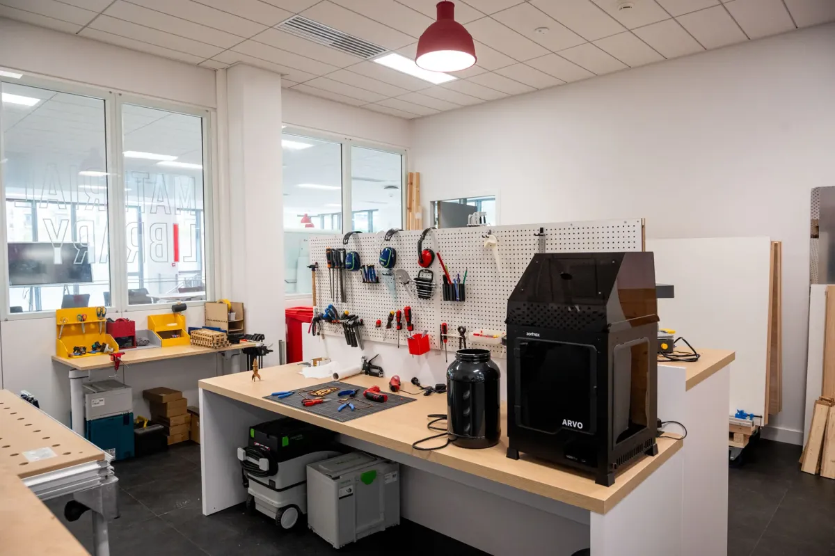 Les outils du makers' lab du campus de Lyon d'emlyon business school