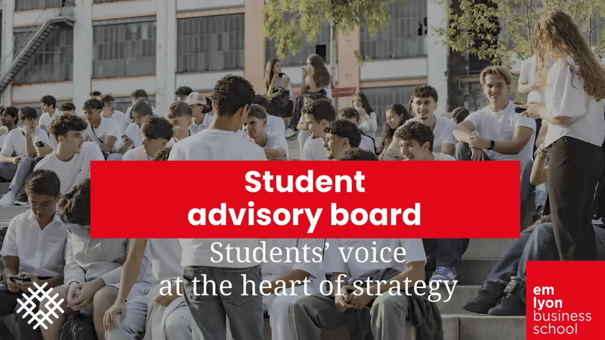 Some students of emlyon business school talking to each other outside the Lyon campus