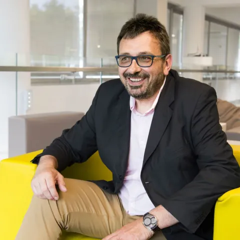 Olivier Bachelar - Professeur à emlyon business school Olivier Bachelar - Professeur à emlyon business school