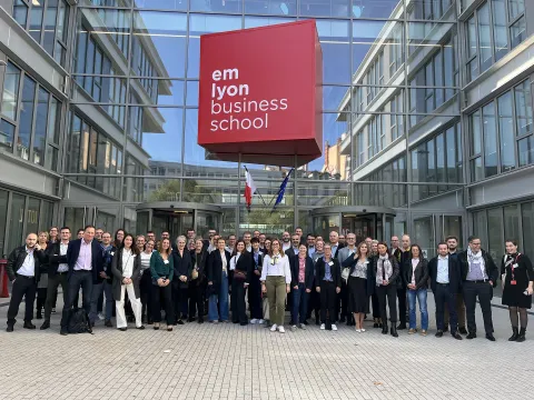 L'action learning au cœur d'un dispositif pédagogique multimodal - emlyon L'action learning au cœur d'un dispositif pédagogique multimodal - emlyon