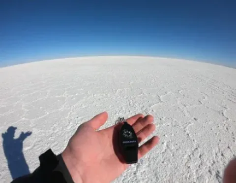 Thomas durant sa traversée du Salar d’Uyuni Thomas durant sa traversée du Salar d’Uyuni