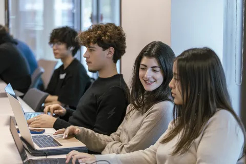 Des étudiantes et étudiants du GBBA d'emlyon business school