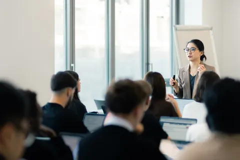 Des étudiantes et étudiants d'emlyon business school