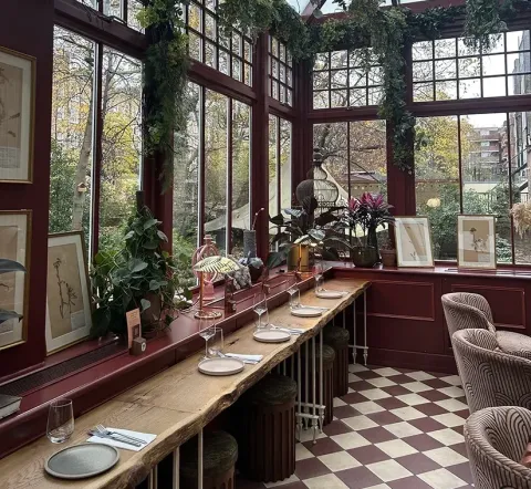 L'intérieur d'un restaurant éphémère