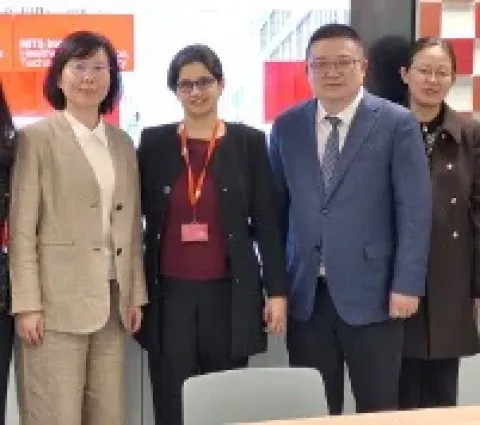 Une délégation de l'Université Pharmaceutique de Chine (CPU) a visité l'Institut HITS. CPU, anciennement École Nationale de Pharmacie fondée en 1936, est la première école de pharmacie indépendante de Chine et fait partie des universités clés du « projet 211 » affiliées au ministère de l’Éducation chinois.