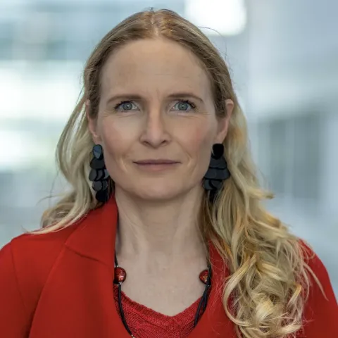 Alice RIOU : Full professor – emlyon business school 