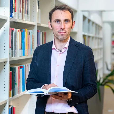 Prof. Bertrand VALIORGUE - emlyon business school