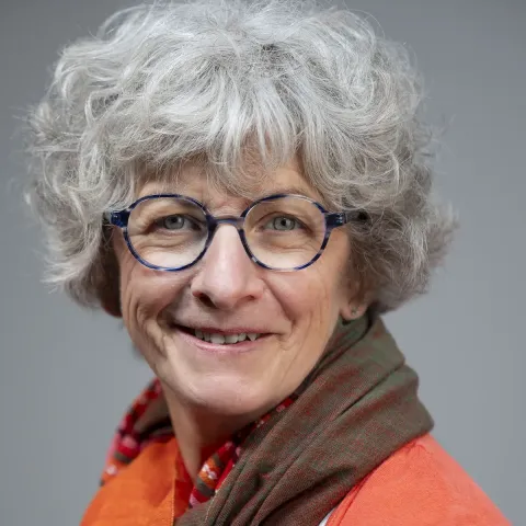 Elisabeth GELAS, emlyon business school