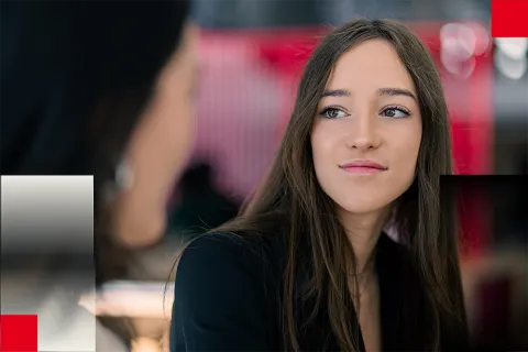 Étudiant échangeant avec un conseiller du Career Center pour préparer son projet professionnel.