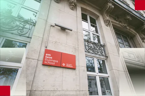 Facade of emlyon business school’s Paris campus highlighting the entrance and the institution’s identity. 