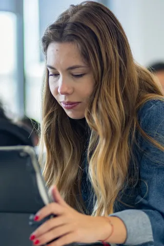 Student working on a laptop at emlyon business school.