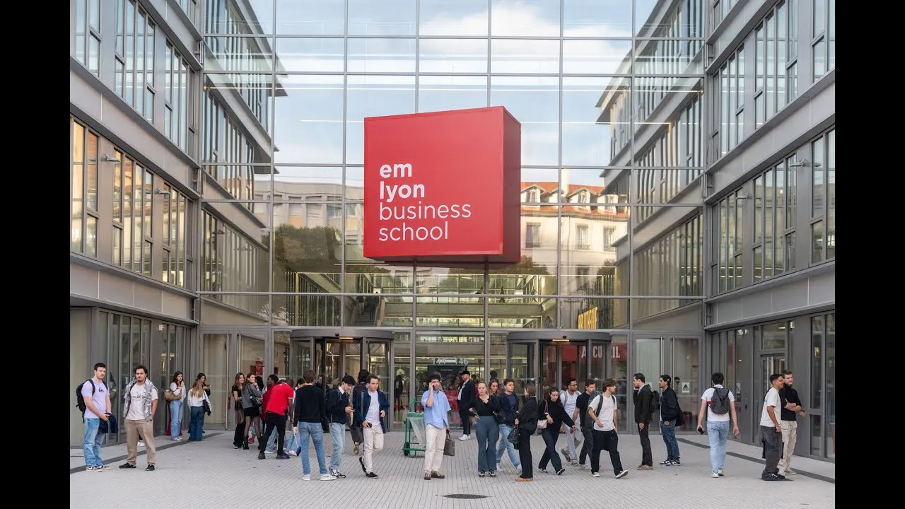 Preview image for the gge video "Discover the emlyon business school main campus - Lyon, France".